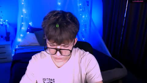 Snapshot of travis_wolf_ chatting on November 24, 7:57 pm Travis online show from November 24, 7:57 pm