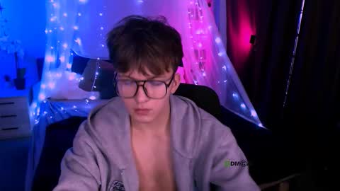 Snapshot of travis_wolf_ chatting on November 25, 8:20 pm Travis online show from November 25, 8:20 pm