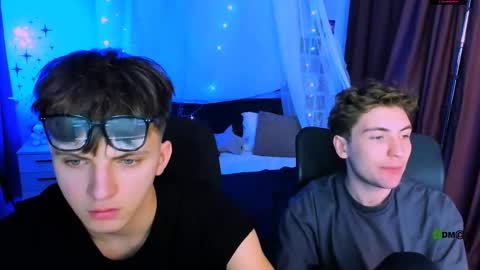 Snapshot of travis_wolf_ chatting on December 13, 8:47 pm Travis online show from December 13, 8:47 pm