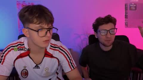 Snapshot of travis_wolf_ chatting on December 20, 8:05 pm Travis online show from December 20, 8:05 pm