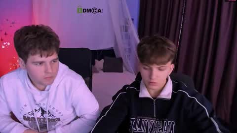 Snapshot of travis_wolf_ chatting on December 21, 8:27 pm Travis online show from December 21, 8:27 pm