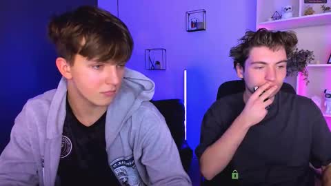 Snapshot of travis_wolf_ chatting on February 1, 9:41 am Travis online show from February 1, 9:41 am