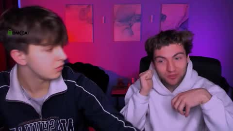 Snapshot of travis_wolf_ chatting on February 8, 9:45 am Travis online show from February 8, 9:45 am