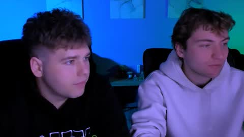 Snapshot of travis_wolf_ chatting on February 18, 9:49 am Travis online show from February 18, 9:49 am