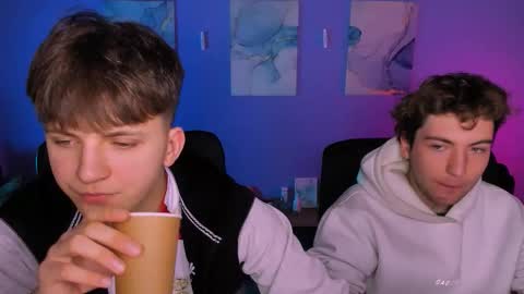 Snapshot of travis_wolf_ chatting on February 19, 9:49 am Travis online show from February 19, 9:49 am