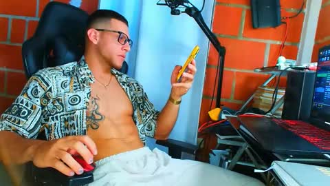 Snapshot of travisdiamonds chatting on January 17, 10:24 pm TRAVIS. online show from January 17, 10:24 pm