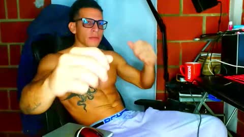 Snapshot of travisdiamonds chatting on February 17, 11:40 am TRAVIS. online show from February 17, 11:40 am