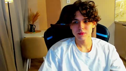 travisrivas online show from April 3, 4:27 pm