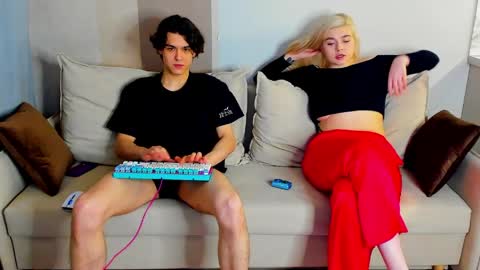 travisrivas online show from April 5, 10:40 pm