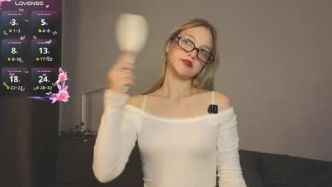 Snapshot of traxzbabe chatting on July 12, 5:04 pm traxzbabe online show from July 12, 5:04 pm