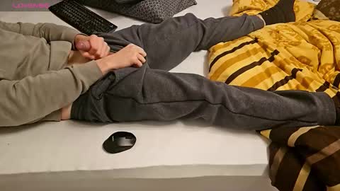 tree1989 online show from January 12, 6:13 pm