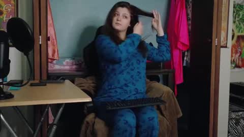 TreeJeanne online show from September 19, 9:59 pm