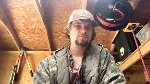 Snapshot of treeman817 chatting on May 3, 2:01 pm treeman817 online show from May 3, 2:01 pm