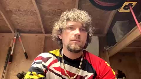Snapshot of treeman817 chatting on June 1, 11:39 pm treeman817 online show from June 1, 11:39 pm