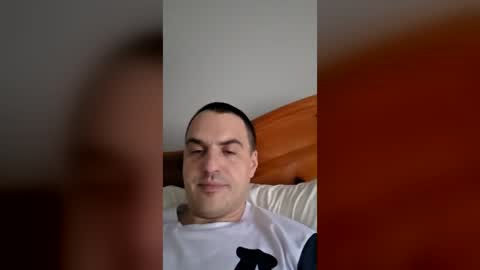 Snapshot of treerico42 chatting on July 19, 10:57 pm treerico42 online show from July 19, 10:57 pm