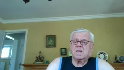 Snapshot of trekbeestje1 chatting on May 27, 7:49 am trekbeestje online show from May 27, 7:49 am