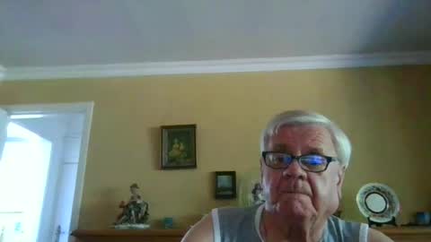 Snapshot of trekbeestje1 chatting on July 15, 3:50 pm trekbeestje online show from July 15, 3:50 pm