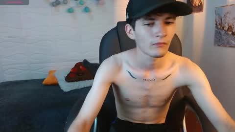 Snapshot of trevor_mob chatting on February 26, 7:46 pm trevor_mob online show from February 26, 7:46 pm