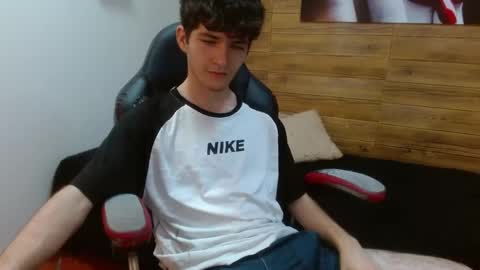 Snapshot of trevor_mob chatting on May 26, 7:43 pm trevor_mob online show from May 26, 7:43 pm