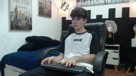 Snapshot of trevor_mob chatting on May 30, 6:38 pm trevor_mob online show from May 30, 6:38 pm