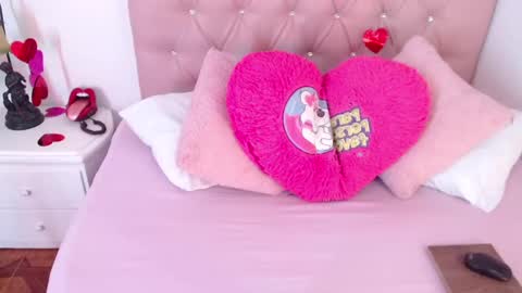 triana_crimson online show from February 19, 9:14 pm