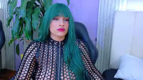 Snapshot of triana_crimson chatting on June 11, 12:54 am triana_crimson online show from June 11, 12:54 am