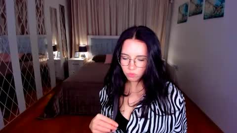 TriciaDaisy online show from May 11, 4:37 pm