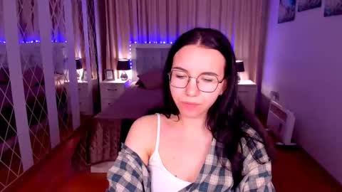 TriciaDaisy online show from May 16, 3:36 am