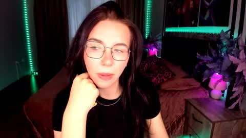 TriciaDaisy online show from June 28, 5:24 am