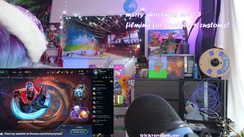 Snapshot of tricky_nymph chatting on December 24, 7:33 pm Cassie online show from December 24, 7:33 pm