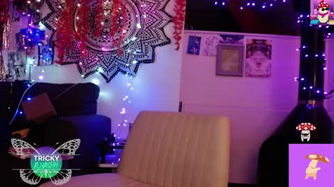 Snapshot of tricky_nymph chatting on October 3, 7:27 am Cassie online show from October 3, 7:27 am