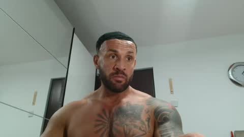 Snapshot of tridentmuscles chatting on May 2, 10:26 pm tridentmuscles online show from May 2, 10:26 pm