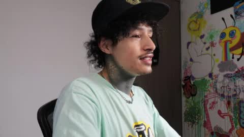 Snapshot of trieone chatting on April 5, 2:47 pm - trieone online show from April 5, 2:47 pm