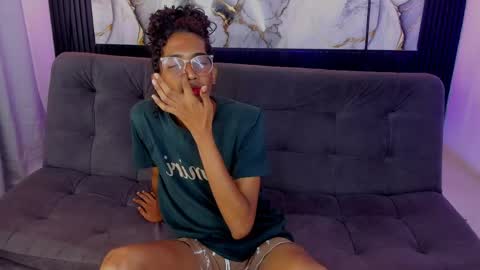 Snapshot of triiangel_latinboy chatting on June 1, 12:29 pm Johan online show from June 1, 12:29 pm