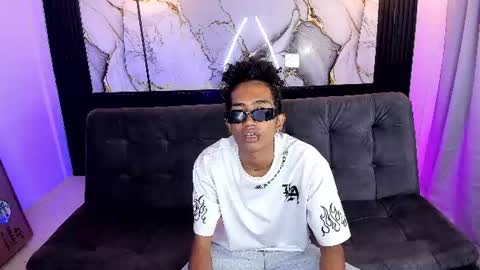 Snapshot of triiangel_latinboy chatting on June 11, 12:25 pm Johan online show from June 11, 12:25 pm