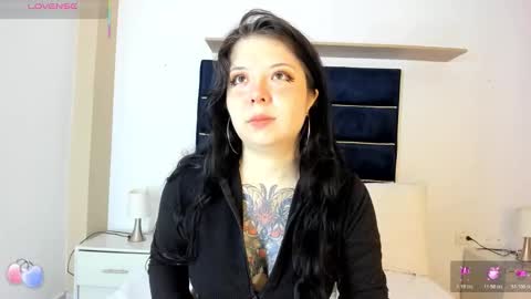 Snapshot of trinity_moss chatting on February 5, 7:18 pm Trinity online show from February 5, 7:18 pm