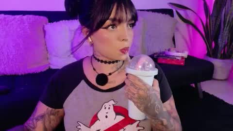 Val martinez  online show from March 4, 12:27 am