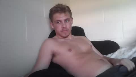 Snapshot of tripp_redmoore chatting on May 7, 10:26 pm Tripp Redmoore online show from May 7, 10:26 pm