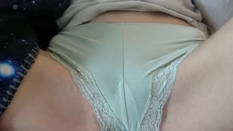 trippybb222 online show from April 9, 2:00 pm