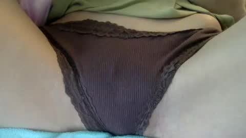 trippybb222 online show from April 26, 1:31 pm