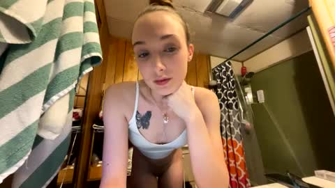 Snapshot of trippyscenes chatting on January 28, 3:47 am trippyscenes online show from January 28, 3:47 am