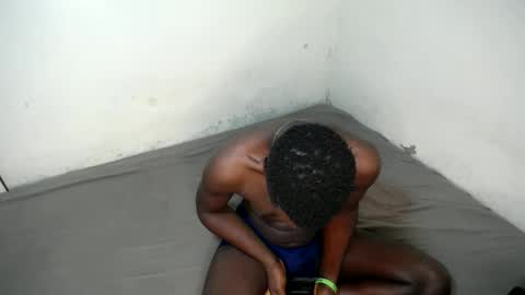 Snapshot of trisboo5 chatting on December 8, 9:57 am Trisboo5 online show from December 8, 9:57 am