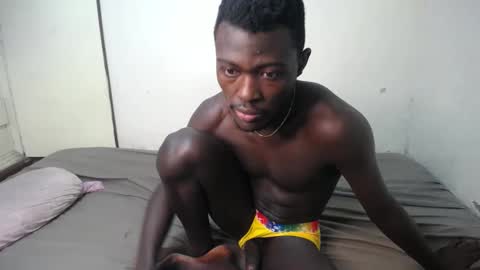 Snapshot of trisboo5 chatting on December 18, 5:37 am Trisboo5 online show from December 18, 5:37 am