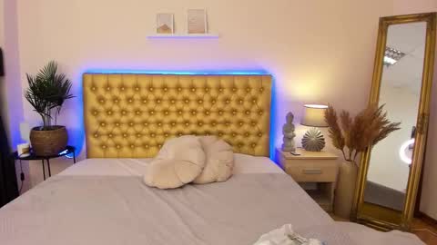 Mia online show from February 2, 6:12 am