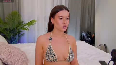 Snapshot of trishawinslet_ chatting on July 5, 6:04 pm Trisha online show from July 5, 6:04 pm