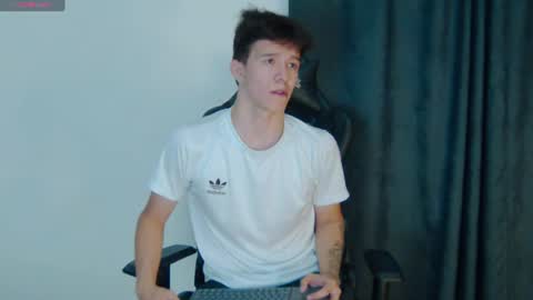 Snapshot of trisstan_kane chatting on June 24, 11:53 am trisstan_kane online show from June 24, 11:53 am