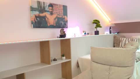 Snapshot of tristangreyaura chatting on February 13, 7:15 am Trystan Grey online show from February 13, 7:15 am