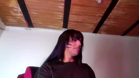 Snapshot of trix_ebony chatting on October 16, 10:44 pm trix_ebony online show from October 16, 10:44 pm