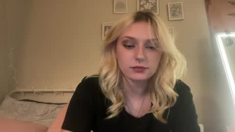 Snapshot of trixilee24 chatting on July 26, 5:15 am Trixi online show from July 26, 5:15 am