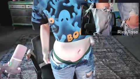 Snapshot of trixyrose chatting on October 17, 3:47 pm RixyRose online show from October 17, 3:47 pm